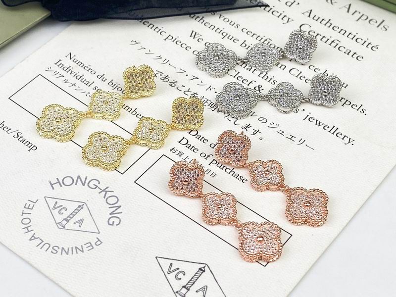 Van Cleef & Arpels earring 12yxq14